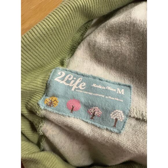 2Life, green floral pants w/ draw string. 
Waist-15, Inseam-26, Rise-11 - Picture 4 of 4